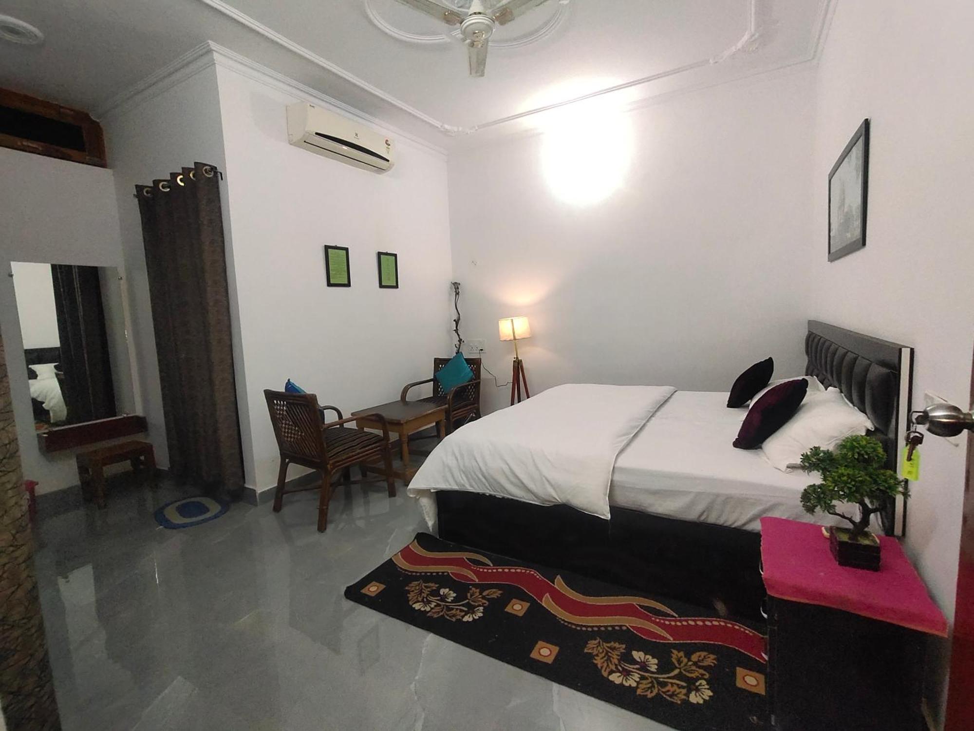 Khajuraho Glory Homestay Exterior photo